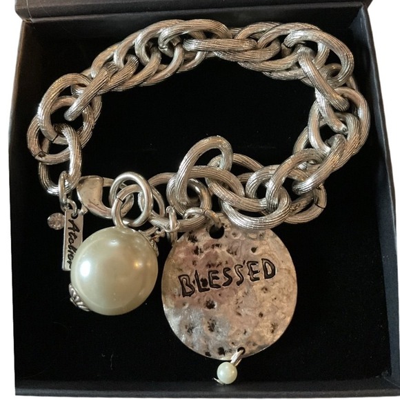Jewelry - Silver bracelet BLESSED engraved charm White Pearl
